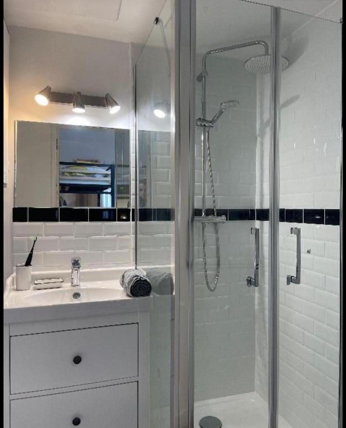Cocon Avec Vue Imprenable - Face Gare Flandres 4 Pers Apartment